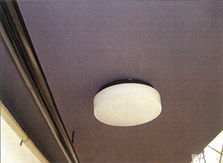 電気設備工事　新規廊下照明器具取付　施工完了