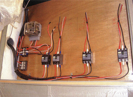 電気設備工事　1階テナント用幹線　施工状況