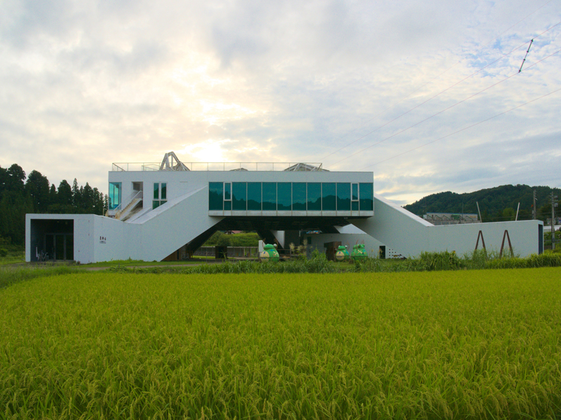 片岡直樹の建もの探訪｜まつだい「農舞台」