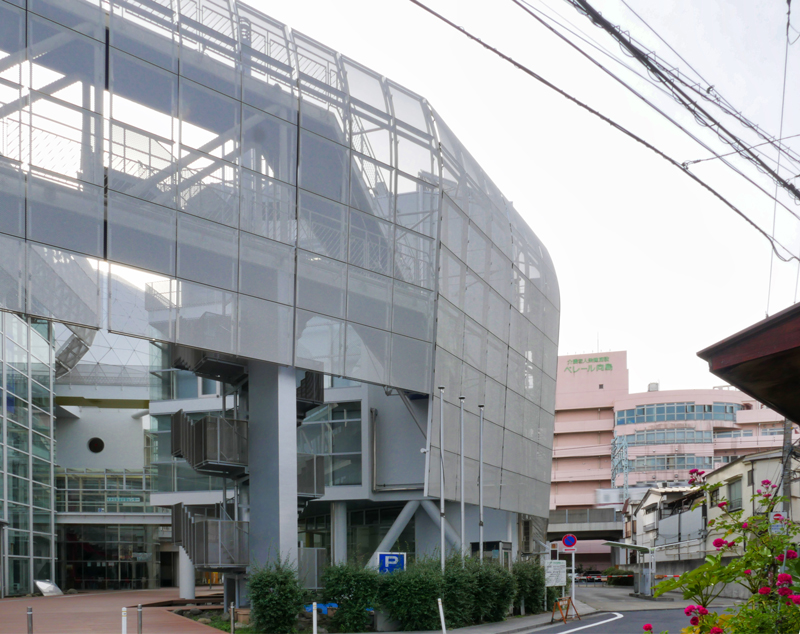 片岡直樹の建もの探訪｜ユートリア（すみだ生涯学習センター）前面道路から