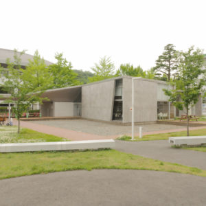 片岡直樹の建もの探訪｜いちょうの館　横浜市立大学交流プラザ