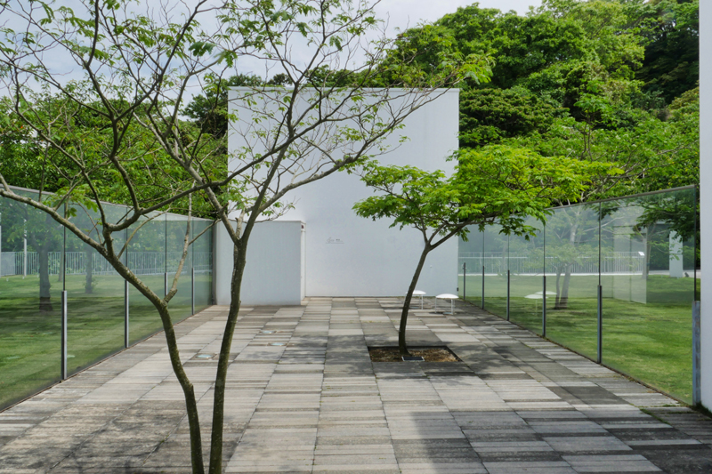 谷内六郎館　別棟　住宅/ビル/マンションのデザイン建築設計事務所をしている片岡直樹が向学のために名建築を訪ねるシリーズです。　今回は神奈川県横須賀市にあります。横須賀美術館を見学してきました。