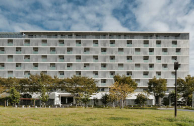 ヌーヴェル赤羽台2号棟 (A街区)　公園から　外観
