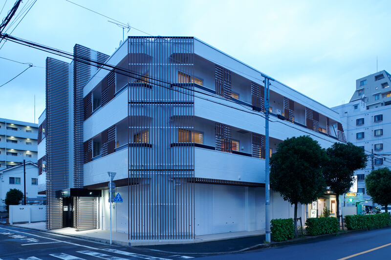 夕景外観｜空室対策｜一棟まるごとフルリノベーション｜賃貸マンション経営｜マンションリノベーションデザイン設計｜デザイナーズ賃貸