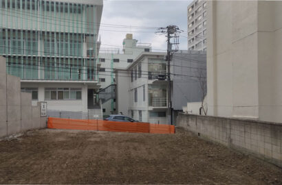 デザイナーズ賃貸マンション建替建設　既存建物解体工事完了しました。南面