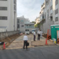 【建築家による高級賃貸】新宿区市ヶ谷デザイナーズマンション設計監理｜着工9日目　親杭施工と杭打ち準備　