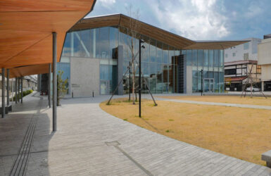 栃木県の有名建築　那須塩原市図書館みるる