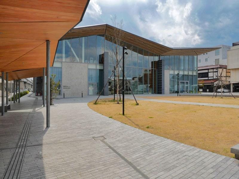 栃木県の有名建築　那須塩原市図書館みるる