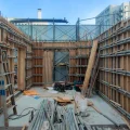 【建築家による高級賃貸】新宿区市ヶ谷デザイナーズマンション設計監理｜着工174日目　4階型枠工事進行中｜敷地制限を活かした洗練のRC建築