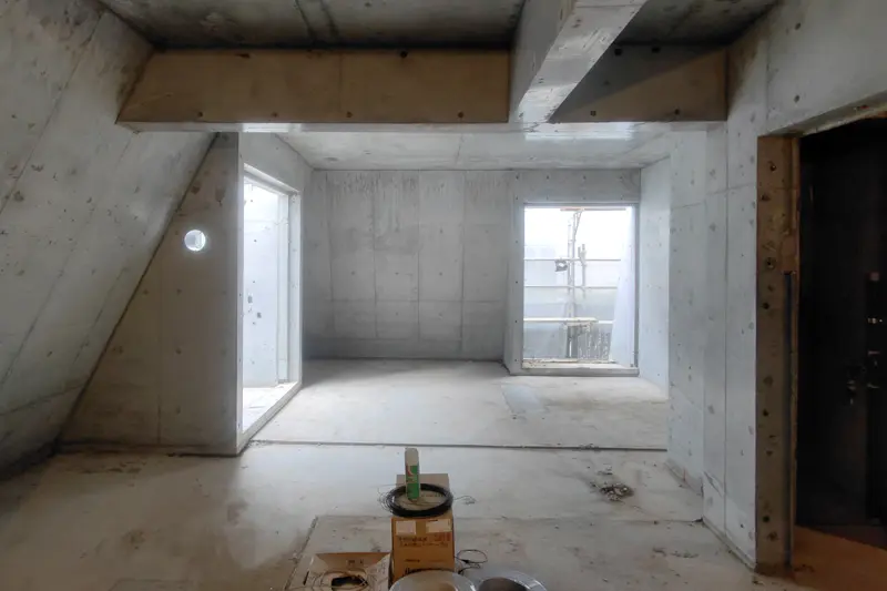 鉄筋コンクリート造賃貸マンション建替え建設事例 サッシ取り付け上層階