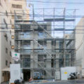 【建築家による高級賃貸】新宿区市ヶ谷デザイナーズマンション設計監理｜着工252日目　ついに外観公開、都市に映えるコンクリートファサード