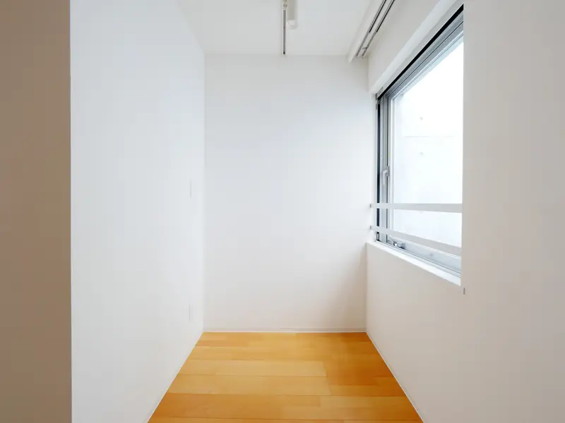 E号室洋室小２｜新築コンクリート打放しデザイナーズマンション　新宿区市ヶ谷　タイプEのご紹介建設事例です。