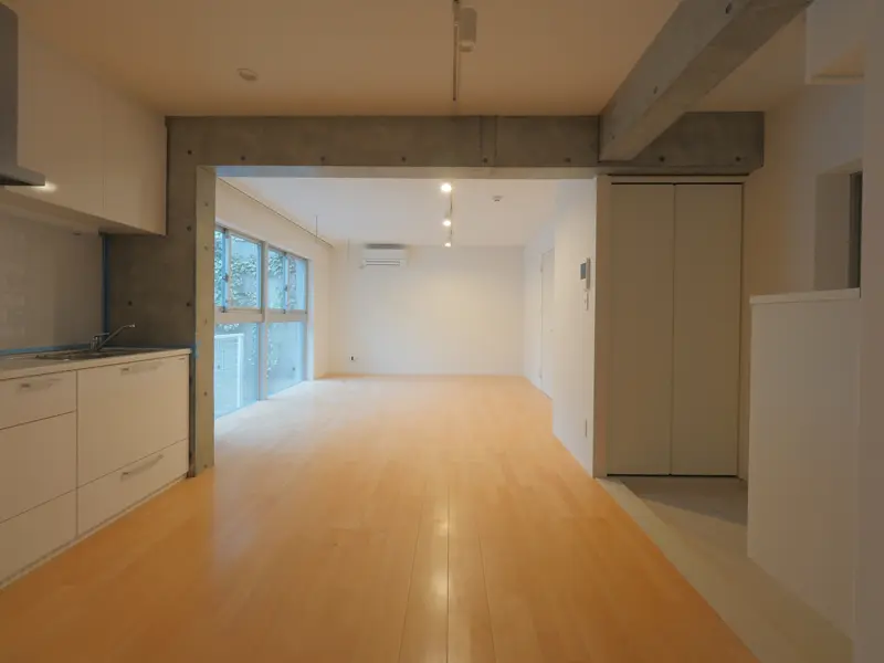 Cキッチンから洋室｜新築コンクリート打放しデザイナーズマンション　新宿区市ヶ谷　タイプCのご紹介建設事例です。