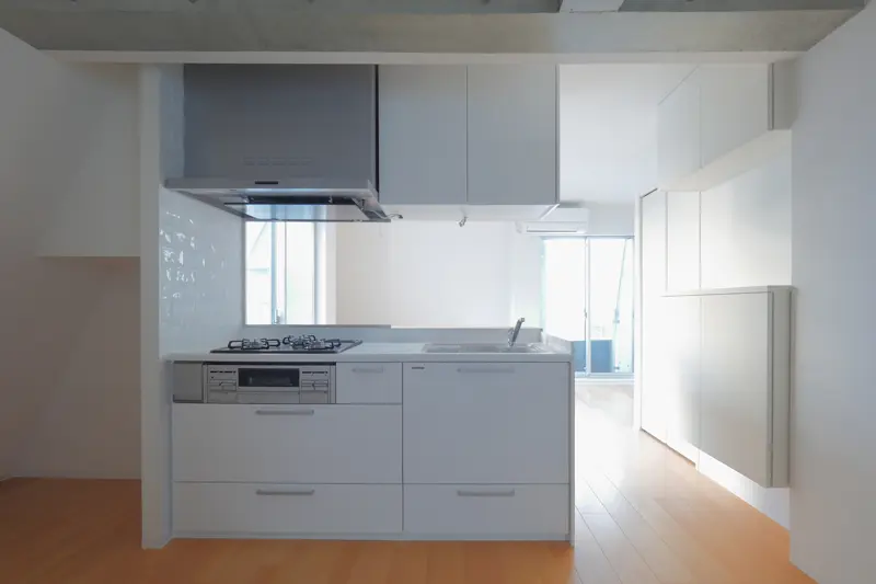 E号室キッチン１｜新築コンクリート打放しデザイナーズマンション　新宿区市ヶ谷　タイプEのご紹介建設事例です。