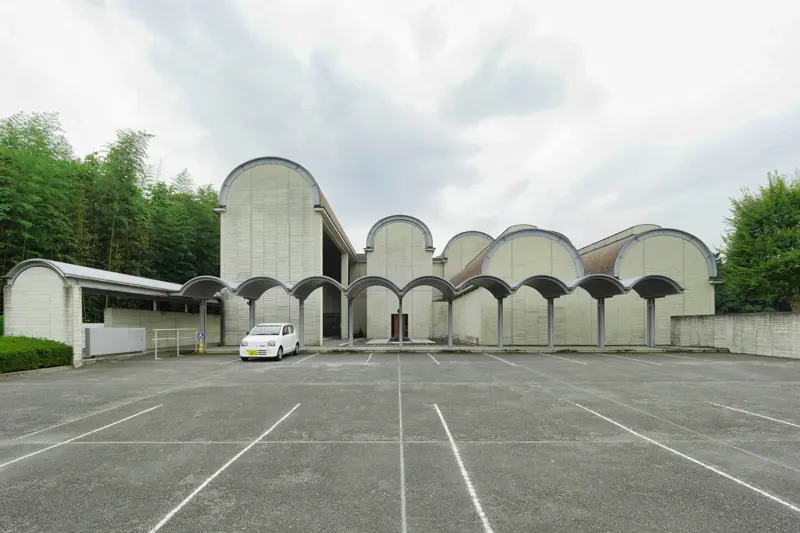 車寄せ｜富岡市立美術博物館・福沢一郎記念美術館　柳沢孝彦+TAK建築・都市計画研究所　