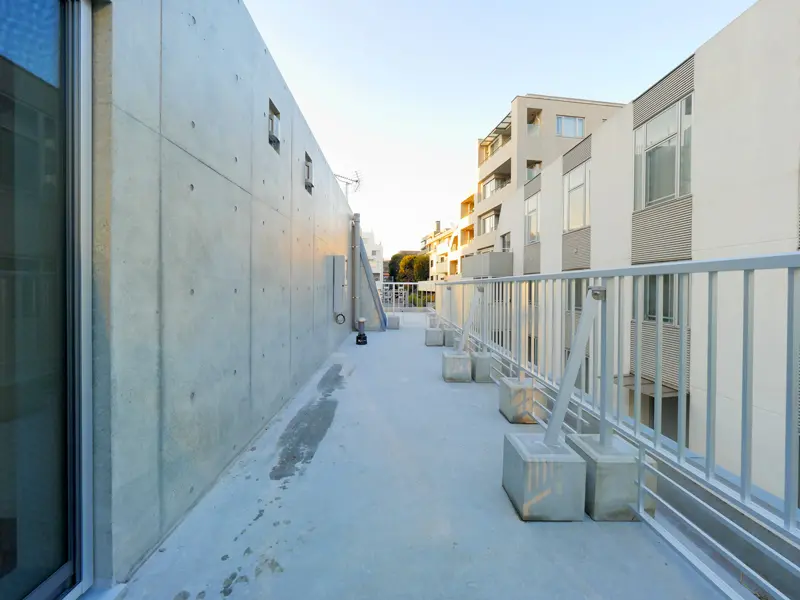 F号室バルコニー２｜新築コンクリート打放しデザイナーズマンション　新宿区市ヶ谷　タイプFのご紹介建設事例です。