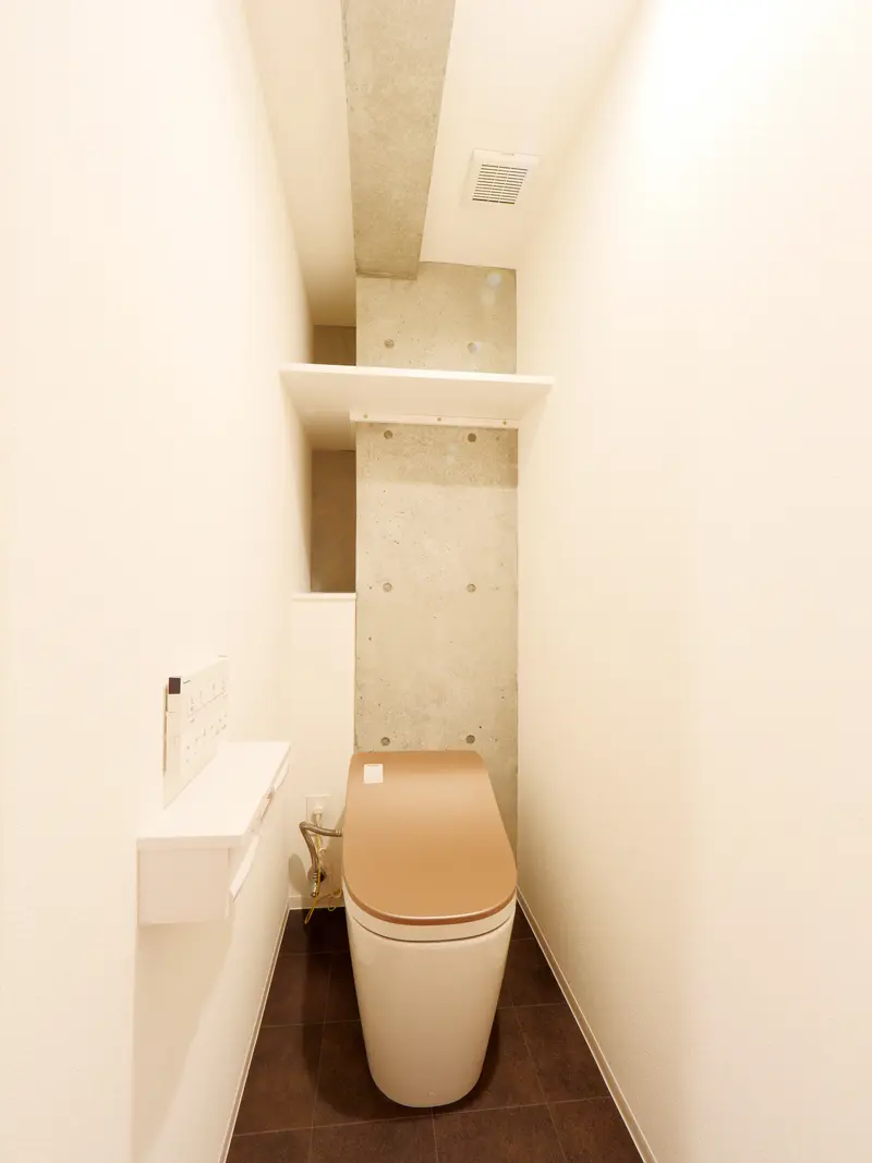 F号室WC｜新築コンクリート打放しデザイナーズマンション　新宿区市ヶ谷　タイプFのご紹介建設事例です。
