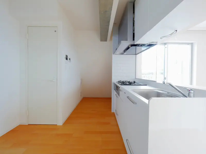 E号室キッチン２｜新築コンクリート打放しデザイナーズマンション　新宿区市ヶ谷　タイプEのご紹介建設事例です。