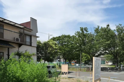 お知らせ看板を設置しました。｜鉄筋コンクリート造4階建てのオフィスビル