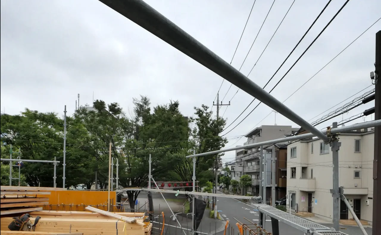 【東京】江東区潮見 オフィスビル建築プロジェクト：1階型枠脱型しています。