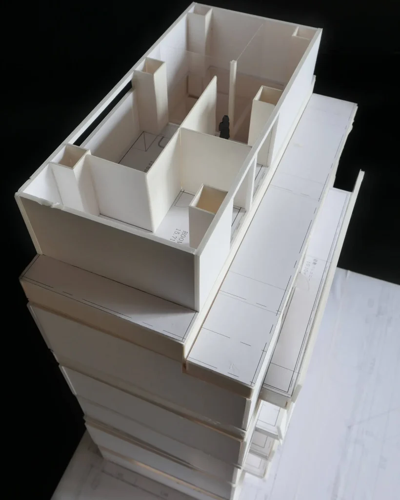 6階建て案6階オーナーフロア平面模型 吹抜けと光井戸を検討したスタディ